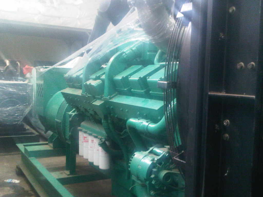 Diesel Genset Bekas Cummins Type Engine KTA 38 G2 + Lerroy 