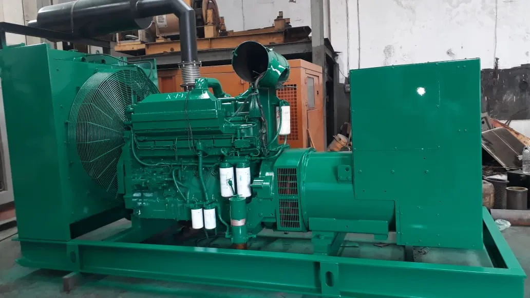 Genset Bekas Cummins Genset Bekas Cummins, KTA-19-G2, 500 Kva Open Type genset bekas cummins generator stamford type engine kta 19 g2 500 kva tahun 2003 open type  1